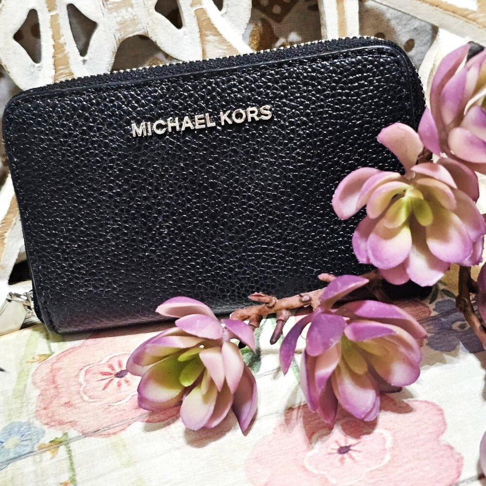 Michael Kors Black Leather Zippered Wallet Card Case.